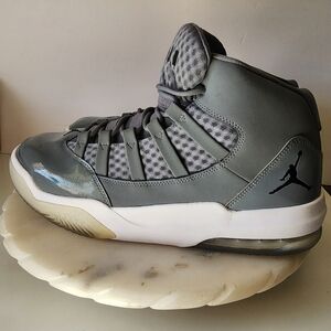 Nike Men's Air Jordan Max Aura Cool Grey Basketball Shoes - AQ9084-010 - Size 13
